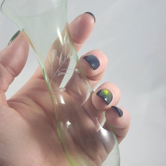 Vintage Bud Vase Set Etched Small Glass Vases Depression Ware Home Decor Gift 6" - Picture 2 of 3